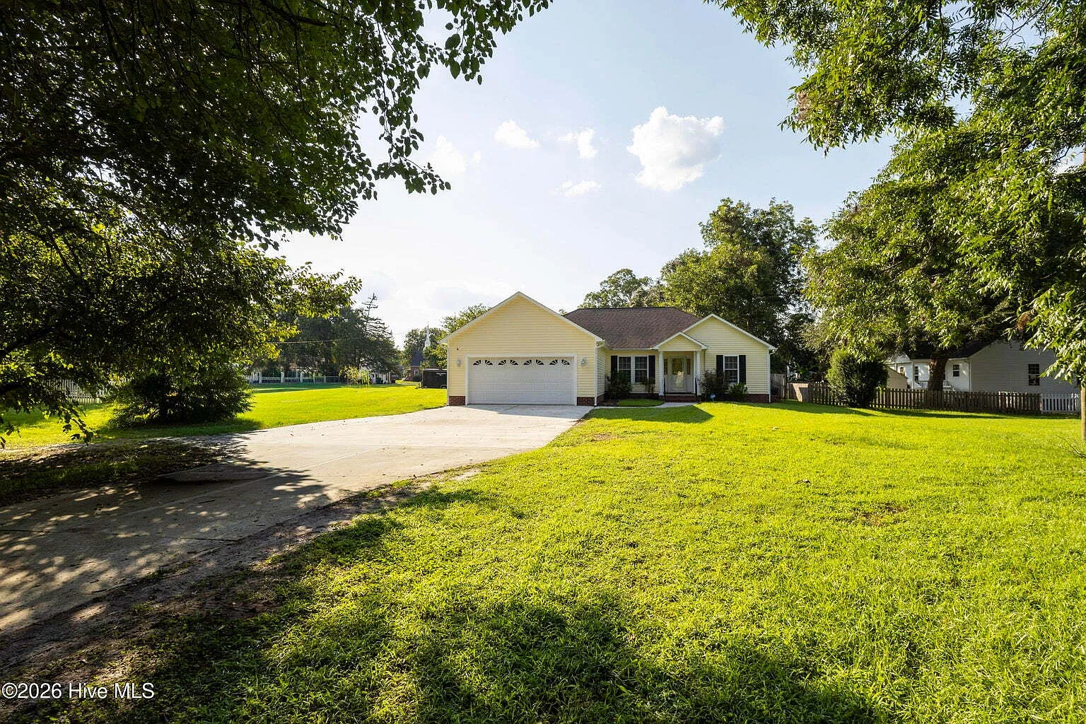 3 bed, 2.5 bath, $1,900 — Photo 1