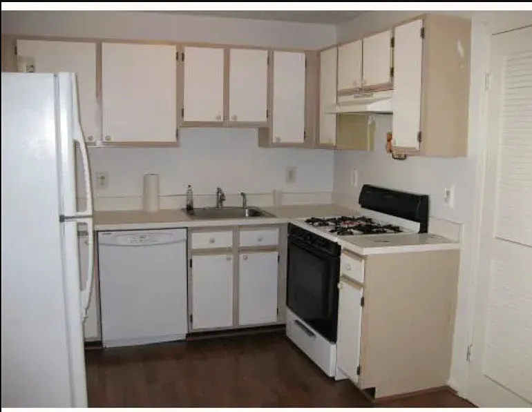 2 bed, 1050 sqft, $2,300 — Photo 4