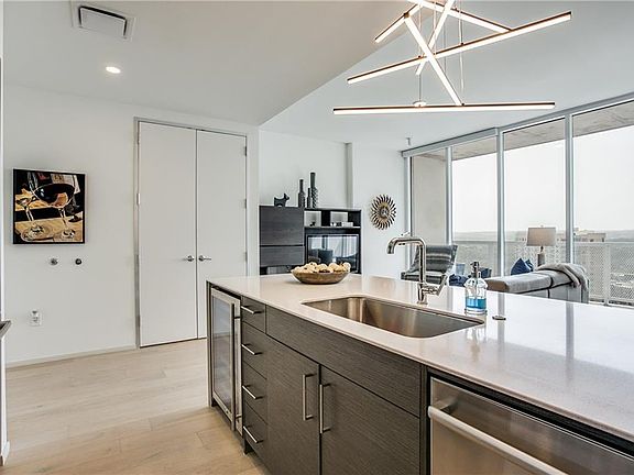 4th image of 301 West Ave #1701