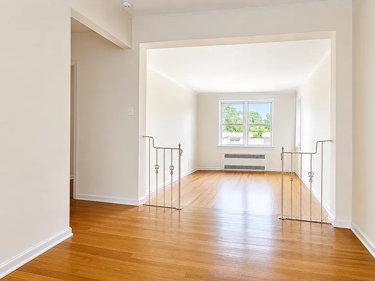920 E 17th St #406 — Photo 1