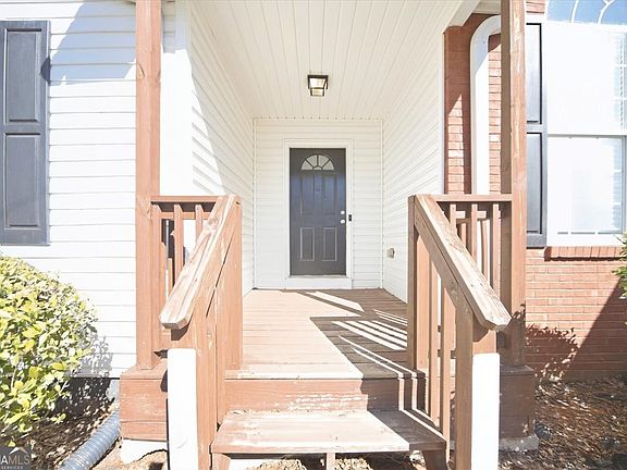 4th image of 232 Cambridge Dr