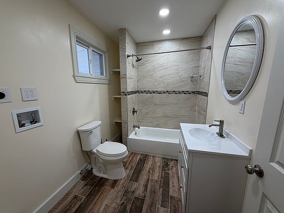 4th image of 204 Zerby Ave #1/2