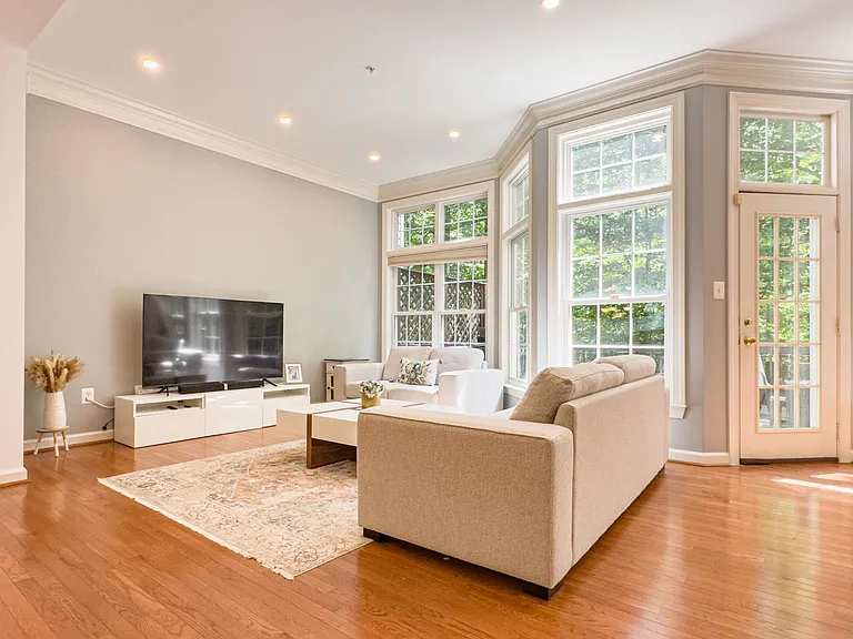 2029 Ashleigh Woods Ct — Photo 5