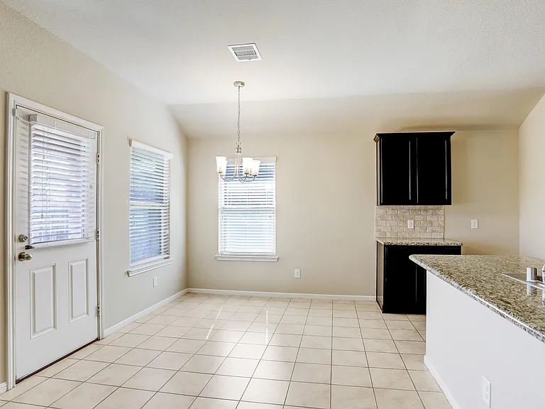 2911 Indwarra Ct — Photo 5