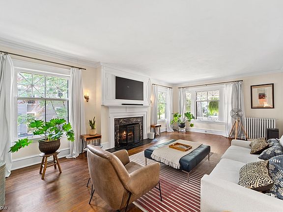 3rd image of 130 Columbus St