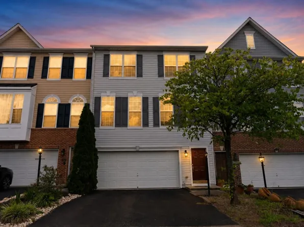 2347 Battery Hill Cir, Woodbridge, VA 22191
