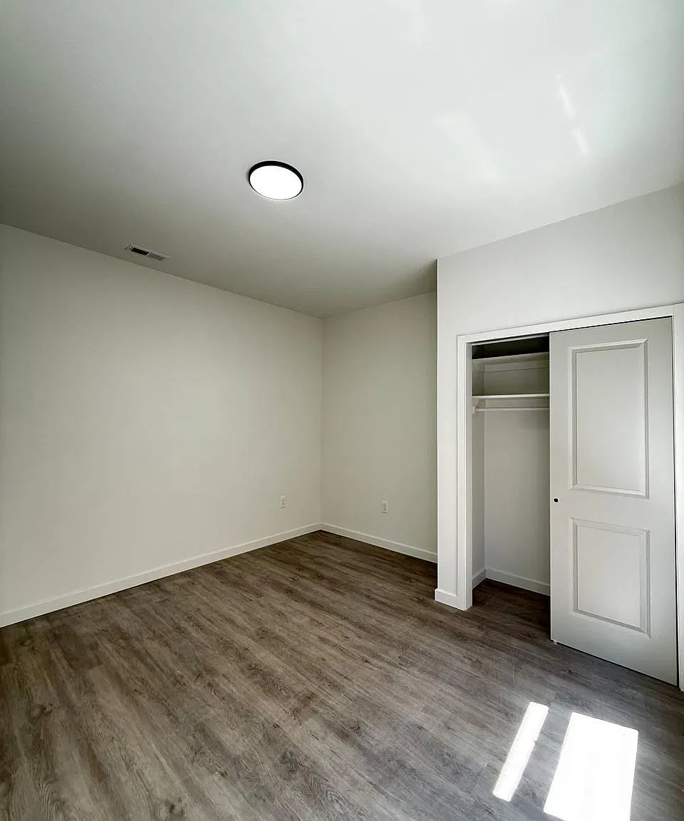 3 bed, 837 sqft, $3,750 — Photo 2