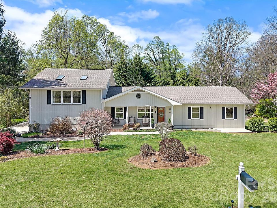1st image of 6 Mulberry Dr