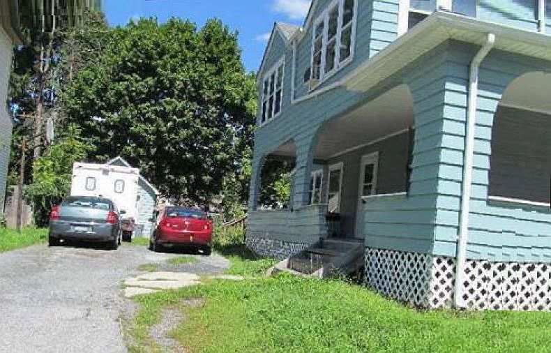 2nd image of 207 W Main St