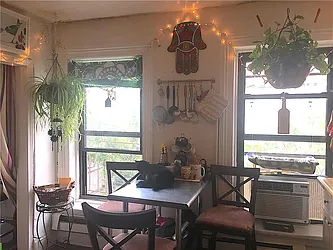 Rented by R New York