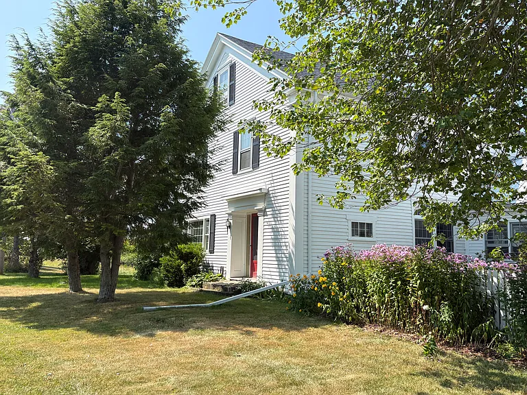 528 Sennebec Rd — Photo 1