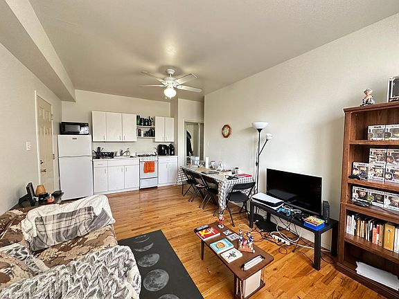 3rd image of 5957-61 N Kenmore Ave #211