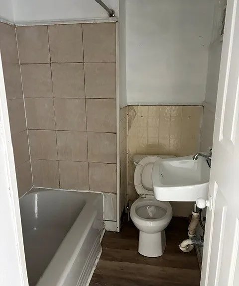 2129 Seneca Rd #1 — Photo 3