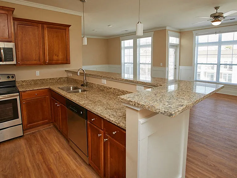 Grand View Luxury Apartments — Photo 12