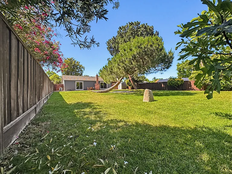 934 Kern Ct — Photo 21
