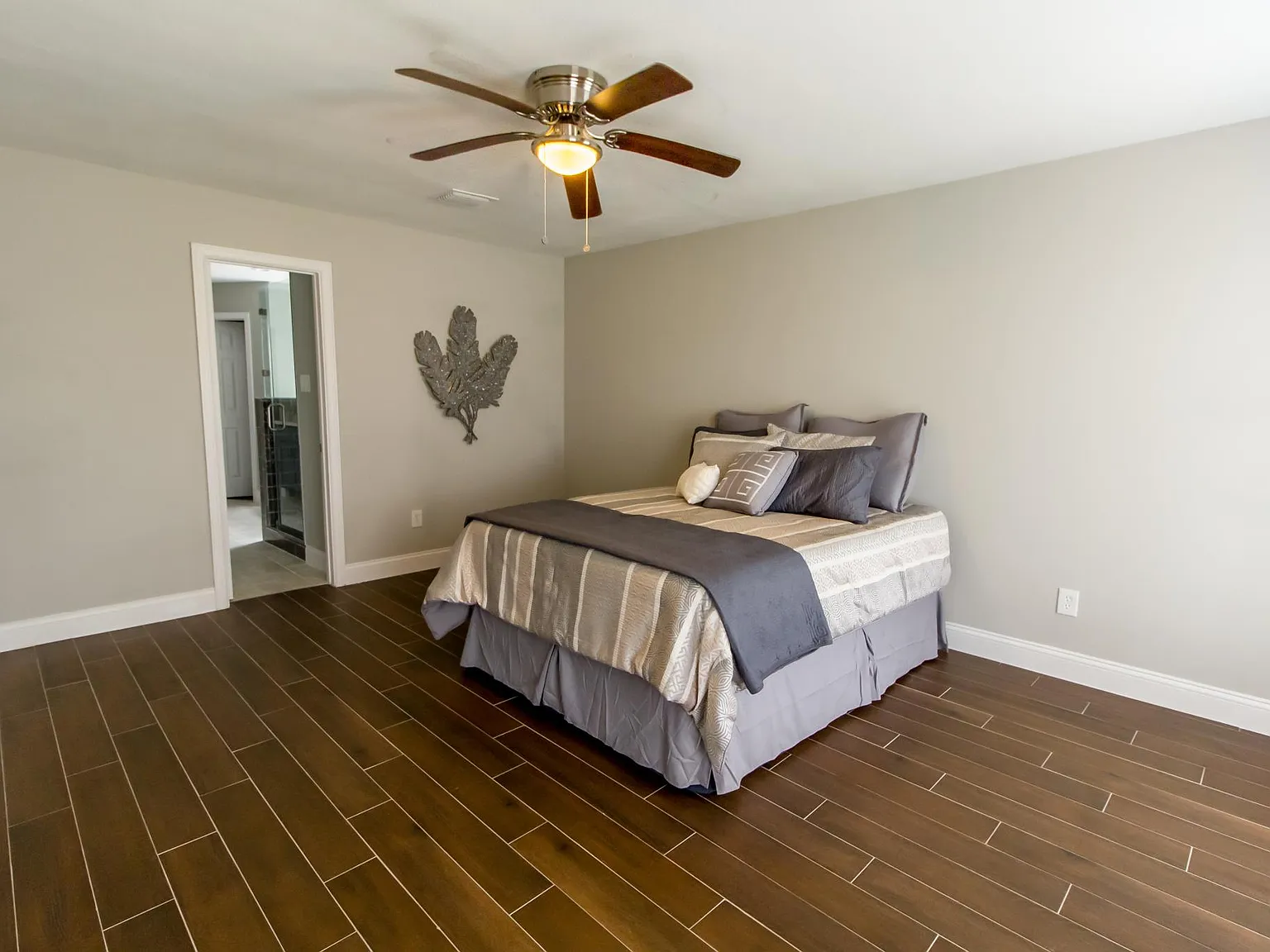 903 Crossroads Dr — Photo 3