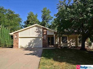 286 Concord Cir, Papillion, NE 68046
