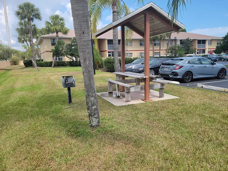 1536 SE Royal Green Cir #101 — Photo 18