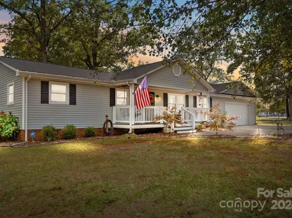 6207 Cambridge Dr, Harrisburg, NC 28075