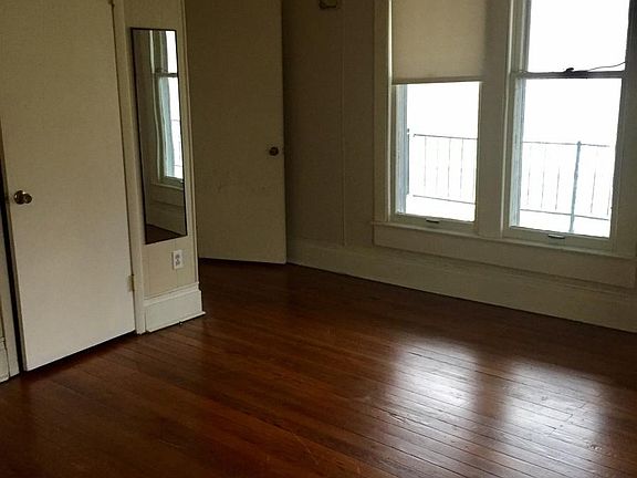 5th image of 100 Oak St