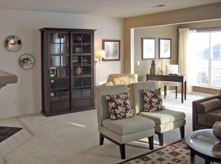 216 Canterbury Dr, Aurora, OH 44202