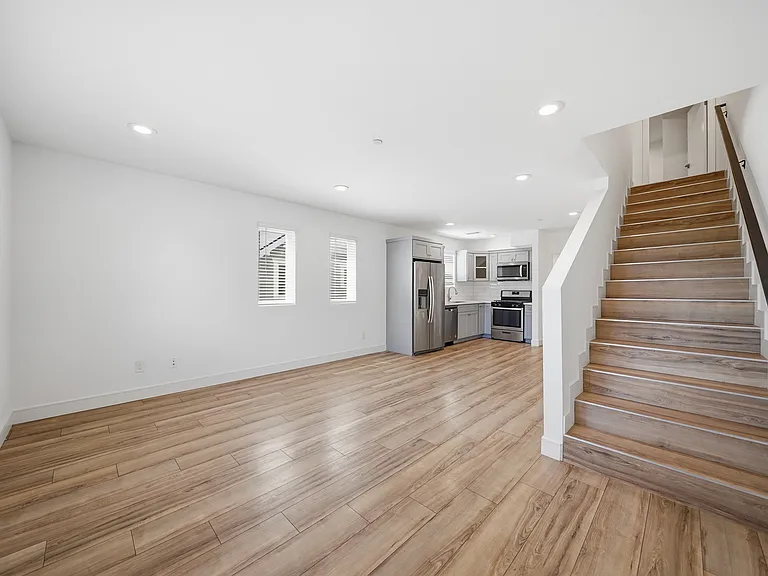 1235 1/2 W 39th Pl — Photo 17