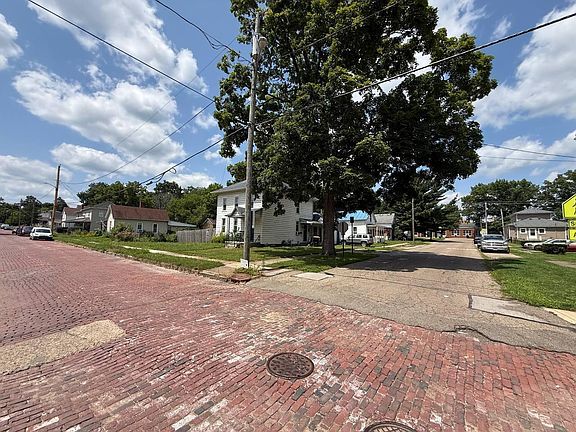 2nd image of 307 E Burgess St