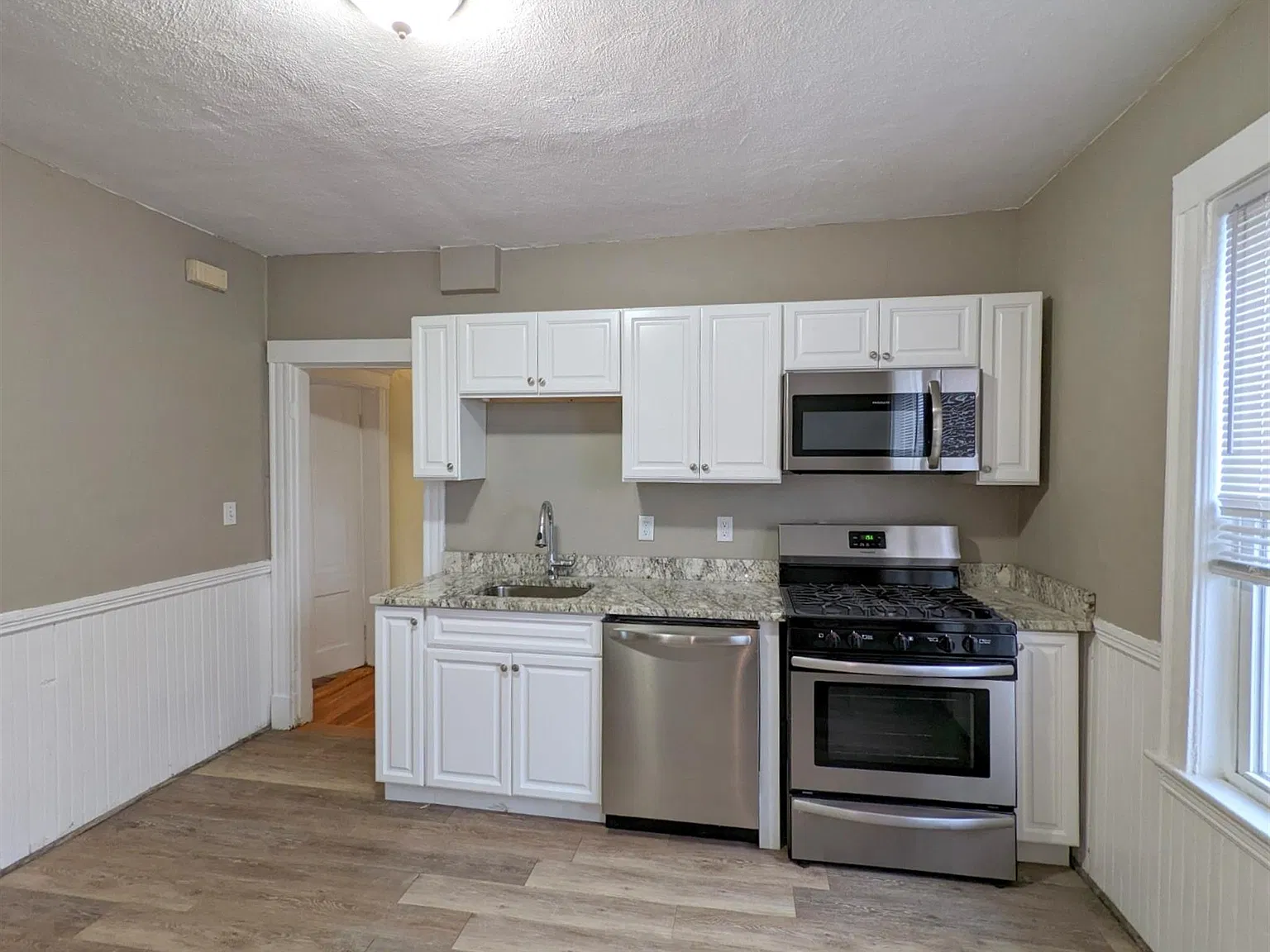 18 Perry St — Photo 2
