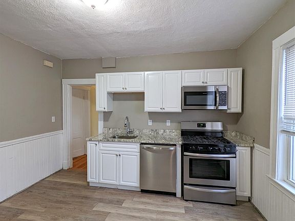 2nd image of 20 Perry St