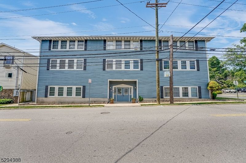 1st image of 393 Boyden Ave #1