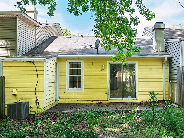 5640 Waterford Ct — Photo 20