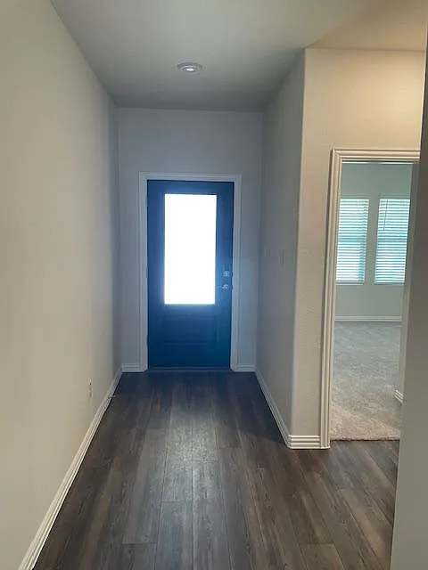 4 bed, 2057 sqft, $2,350 — Photo 2