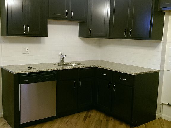 3rd image of 908 N Damen Ave APT 3R