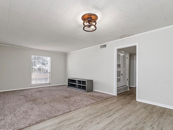 4th image of 326 W Concho Ave