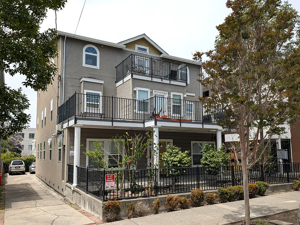 2504 Dana St