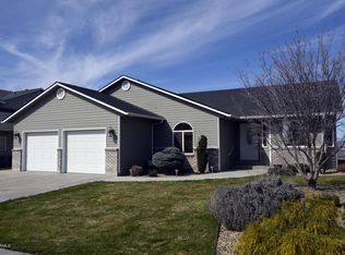 1322 W Grandview Ave, Sunnyside, WA 98944