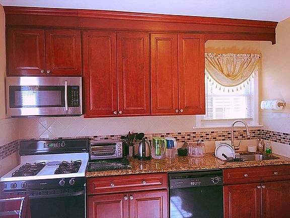 3rd image of 8925 240th St