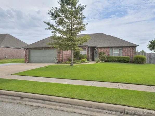 2514 Waterford Ct, Bartlesville, OK 74006