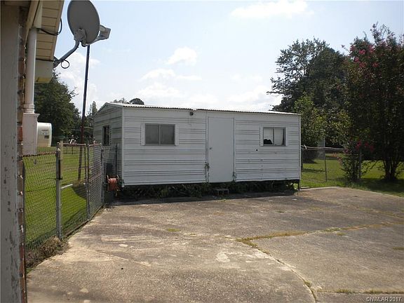 3rd image of 1916 McArthur Dr