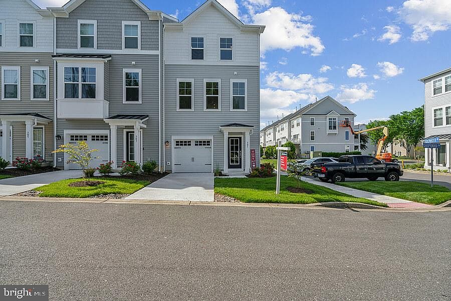 1st image of 301 Shipyard Dr
