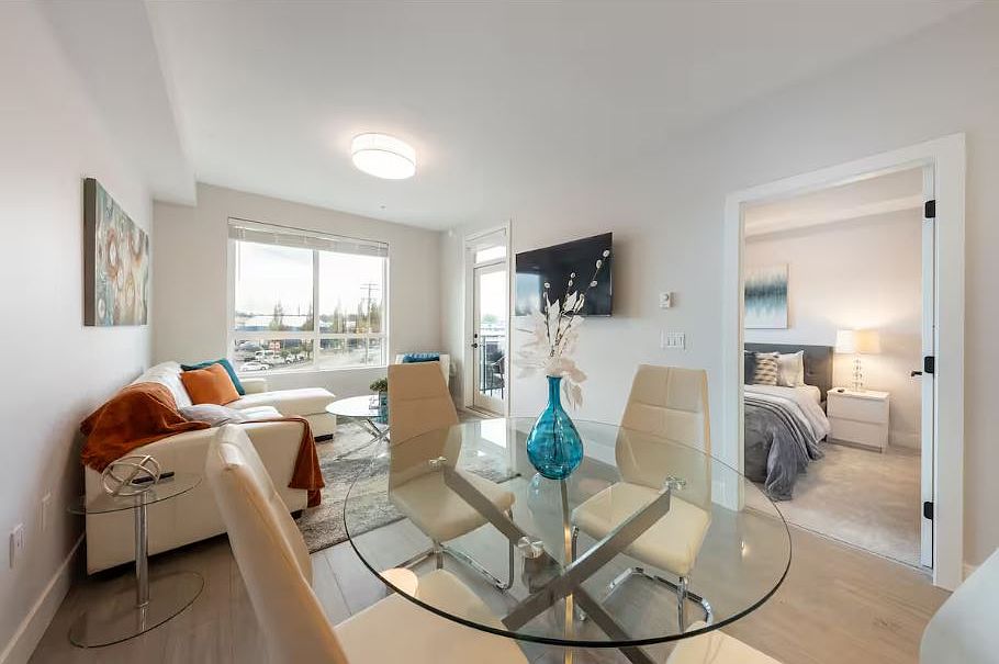 Relax on the comfy sofa, catch your favorite shows on the big TV, and enjoy the view through the large windows that fill the space with natural light.