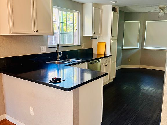 4th image of 2863 Wiese Way