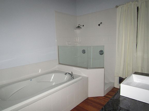 3rd image of 295 E Stuart Ave