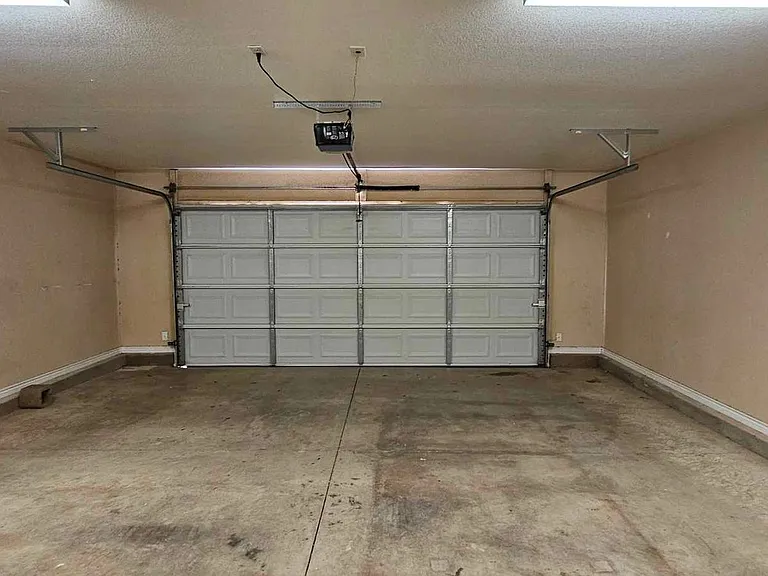 2320 Flagstone Dr — Photo 37