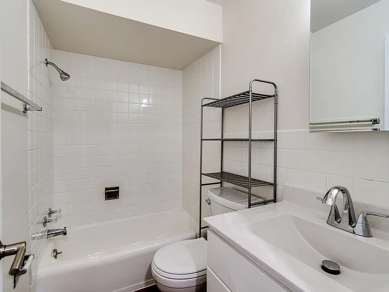 401 Chamberlain Ave — Photo 9