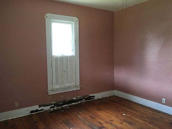 3rd image of 1313 N Oxford St