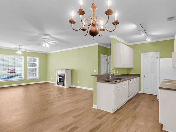 4th image of 1654 Camfield Ln