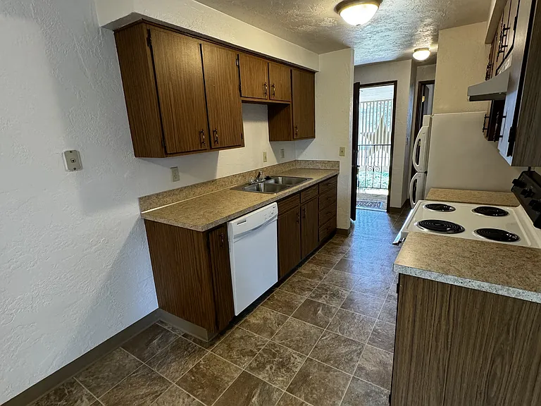 1027 W Washington St #1 — Photo 3