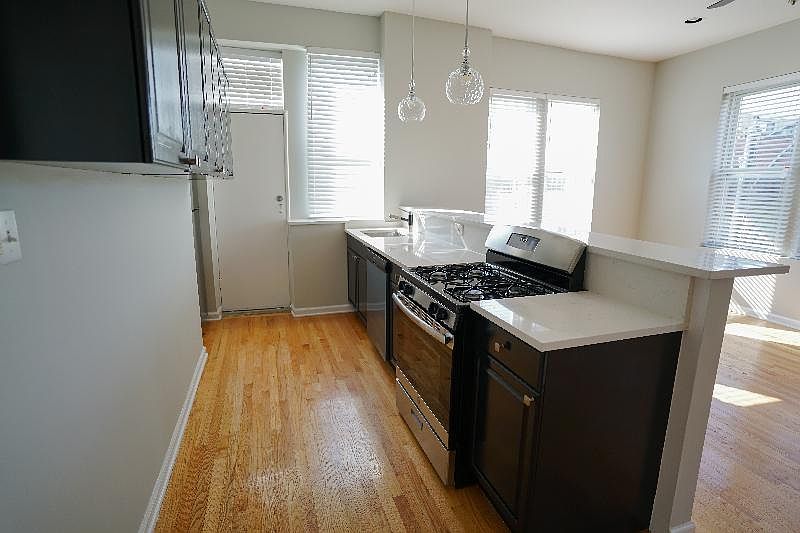 1st image of 601 N Western Ave #3