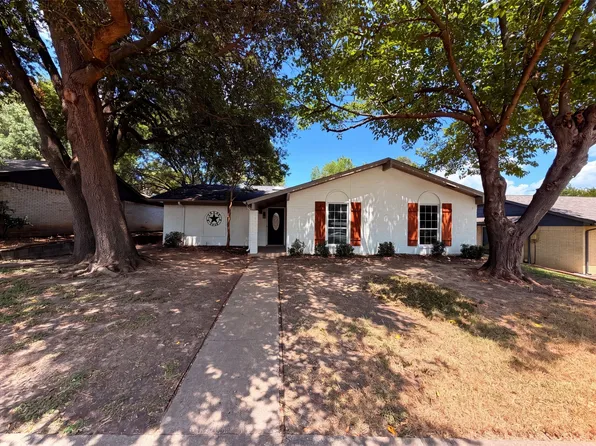 922 Meadowdale Cir, Garland, TX 75043
